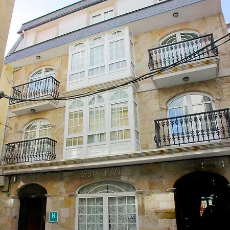 Larry Hotel 2*
