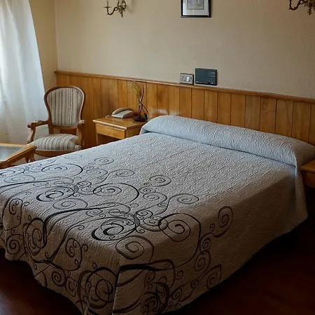 Hotel Larry 2*