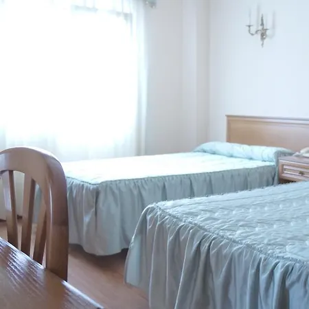 Larry Hotel Cee