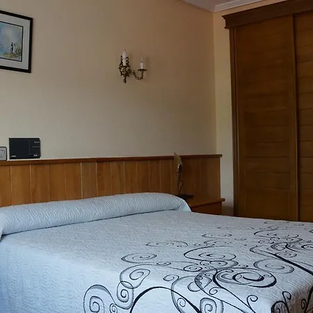 Hotel Larry Cee