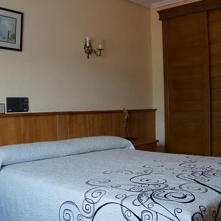 Hotel Larry Cee