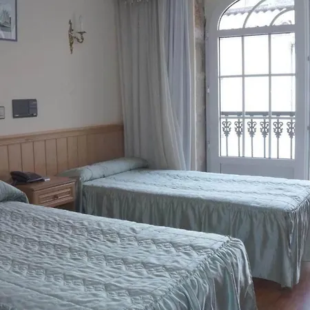 Hotel Larry 2*
