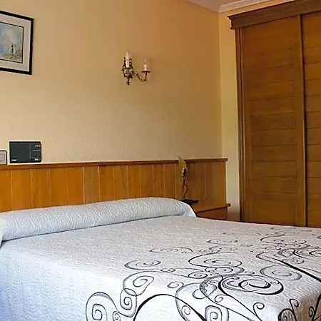 Larry Hotel 2*