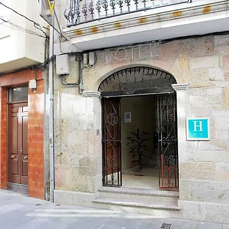 Hotel Larry Cee