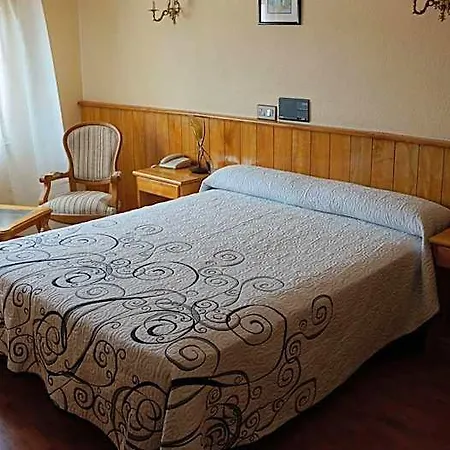 Hotel Larry 2*