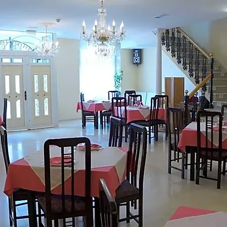 Larry Hotel 2*