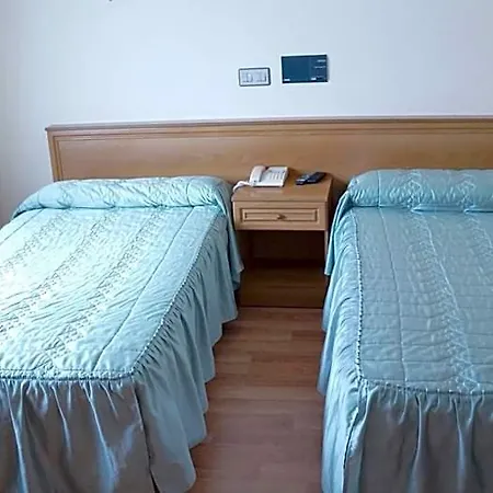 Hotel Larry Cee